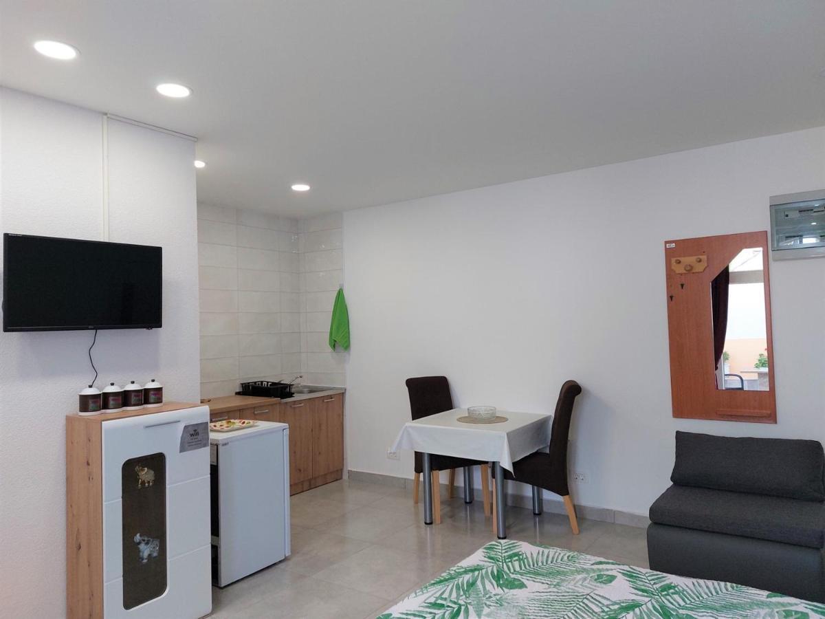 Amore House With Apartment ウマグ エクステリア 写真